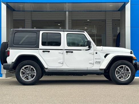 Used 2018 Jeep Wrangler Unlimited Sahara image 4