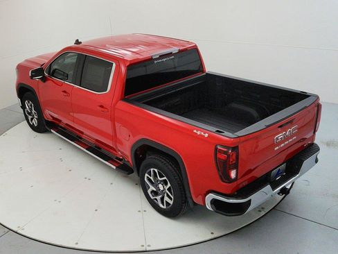 Used 2025 GMC Sierra 1500 SLE AWD/4WD image 14