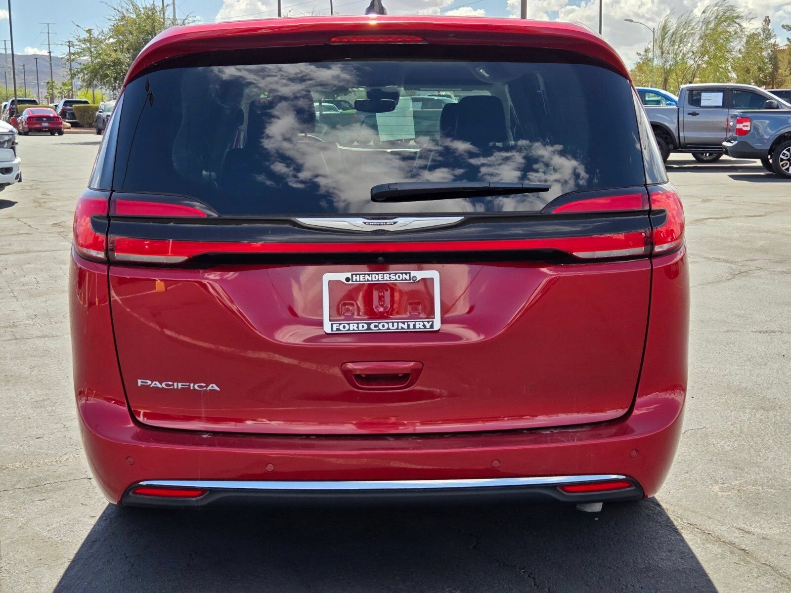 Used 2024 Chrysler Pacifica Touring-L FWD image 5