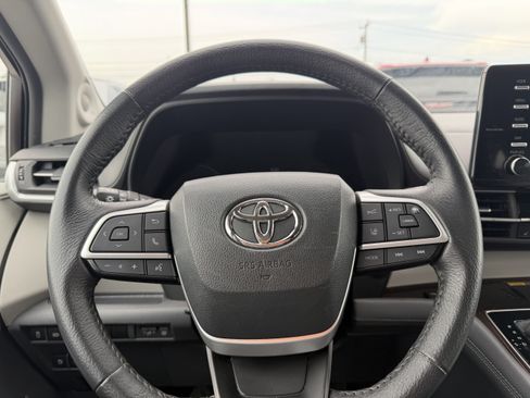 Used 2024 Toyota Sienna XLE w/ XLE Plus Package AWD/4WD image 15