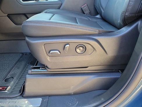 Used 2025 GMC Sierra 1500 Denali AWD/4WD image 12