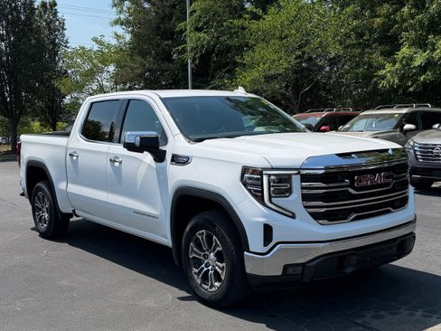 Used 2025 GMC Sierra 1500 SLT RWD image 1