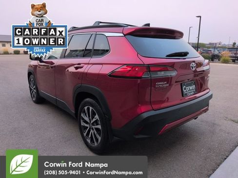Used 2025 Toyota Corolla Cross XLE AWD/4WD image 5