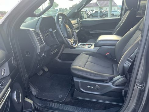Used 2018 Ford Expedition XLT AWD/4WD image 3