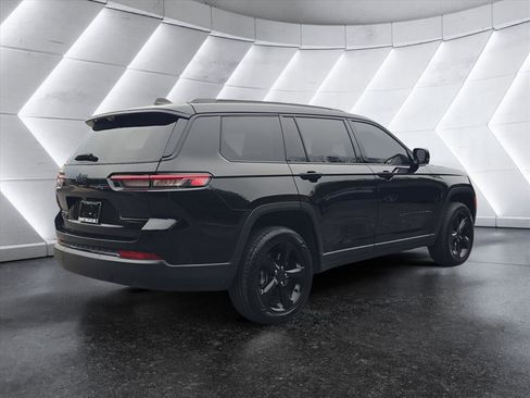 Used 2024 Jeep Grand Cherokee L Limited w/ Luxury Tech Group II image 5