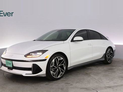 Used 2025 Hyundai Ioniq 6 SEL RWD image 2