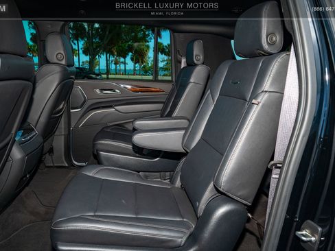 Used 2023 Cadillac Escalade ESV Luxury image 7