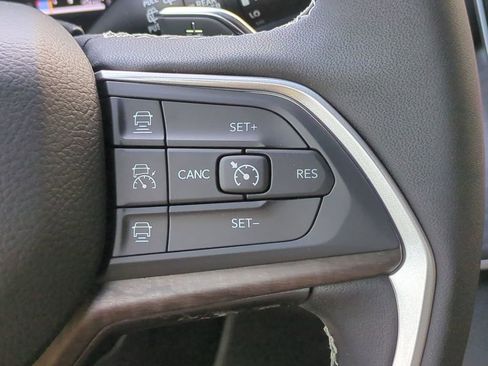 New 2025 Jeep Grand Cherokee Limited w/ Black Appearance Package image 28