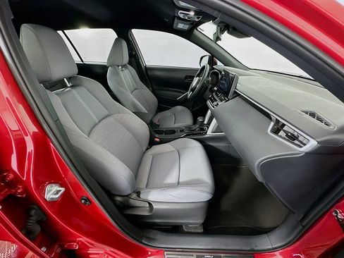 Used 2024 Toyota Corolla Cross SE image 28