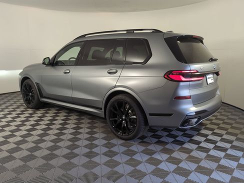 Used 2026 BMW X7 xDrive40i w/ M Sport Package image 3