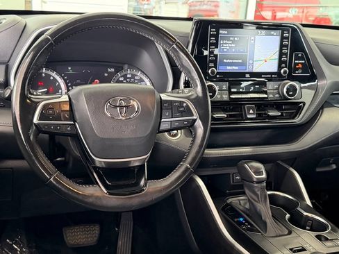 Used 2021 Toyota Highlander XSE FWD image 32