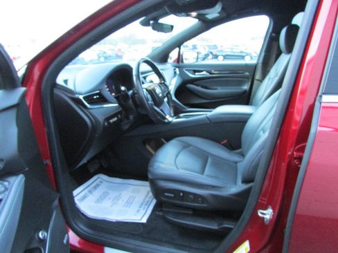 Used 2024 Buick Enclave Premium image 6