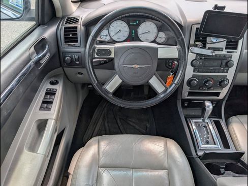 Used 2007 Chrysler 300 Touring w/ Comfort/Convenience Group RWD image 8