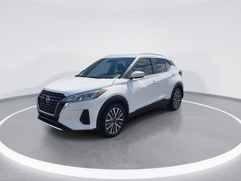 Used 2024 Nissan Kicks SV FWD image 4
