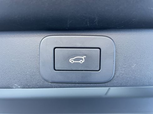 Used 2023 Land Rover Range Rover SE image 38