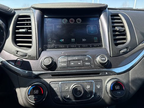 Used 2015 Chevrolet Impala LT w/ Convenience Package image 10