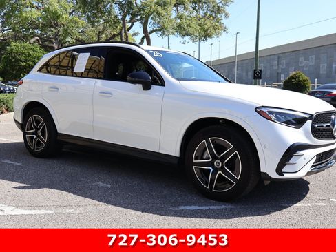 Used 2025 Mercedes-Benz GLC 300 4MATIC image 11