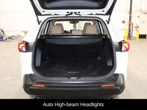 Used 2019 Toyota RAV4 XLE AWD/4WD image 14