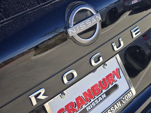 Used 2023 Nissan Rogue SV AWD/4WD image 10