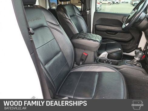 Used 2019 Jeep Wrangler Unlimited Sahara image 35