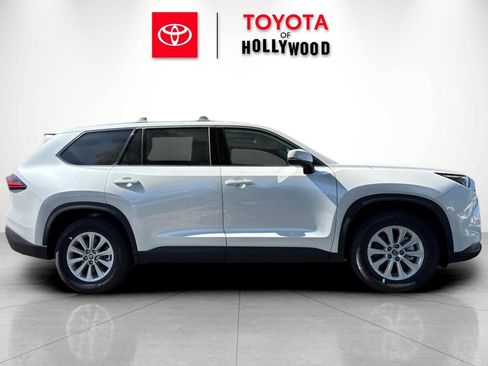 New 2026 Toyota Grand Highlander FWD image 3