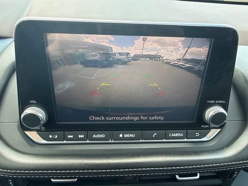Used 2021 Nissan Rogue S FWD image 17