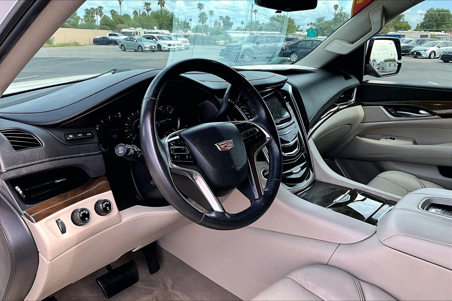 Used 2018 Cadillac Escalade Luxury AWD/4WD image 12