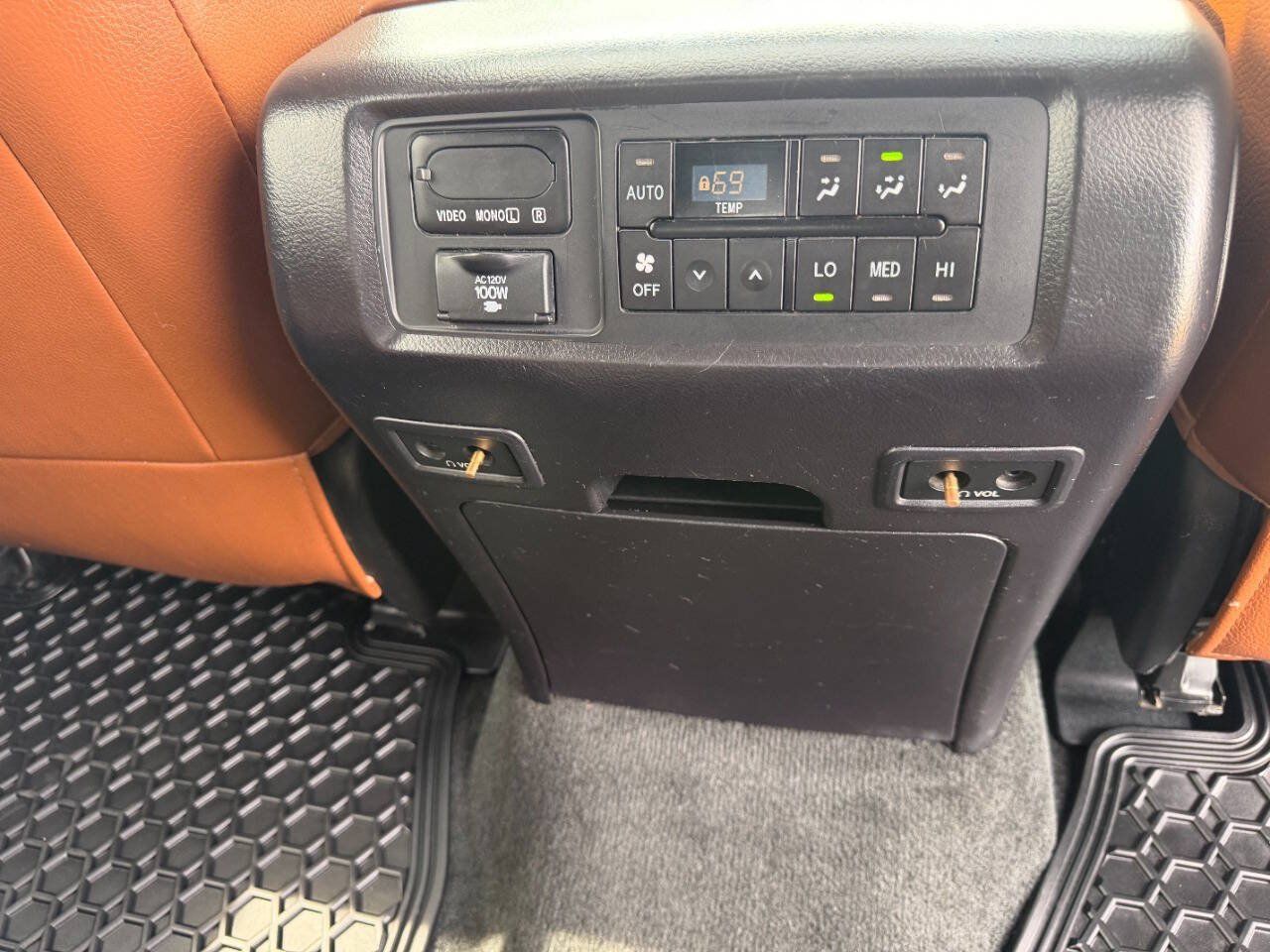 Used 2016 Toyota Sequoia Platinum AWD/4WD image 17