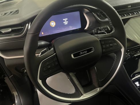 New 2025 Jeep Grand Cherokee L Limited image 11