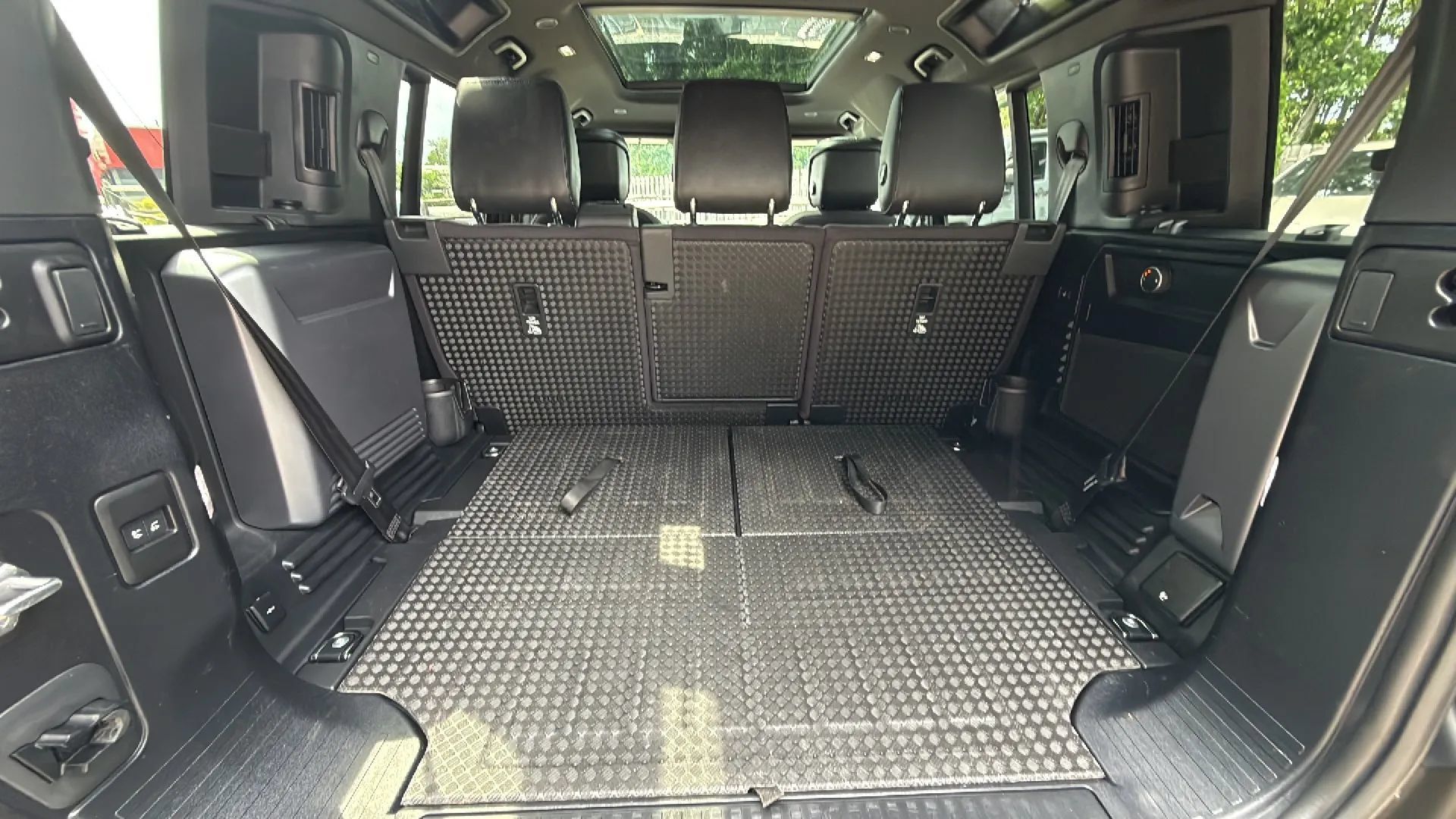 Used 2020 Land Rover Defender 110 X AWD/4WD image 43