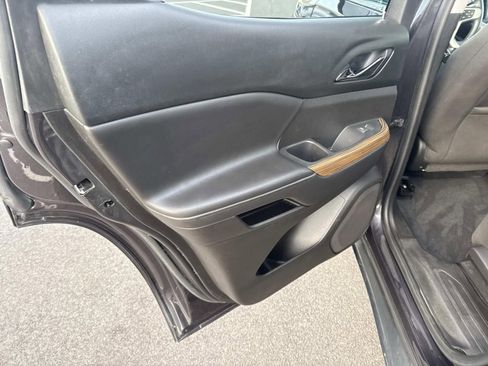 Used 2018 GMC Acadia SLE w/ Driver Alert Package I image 21