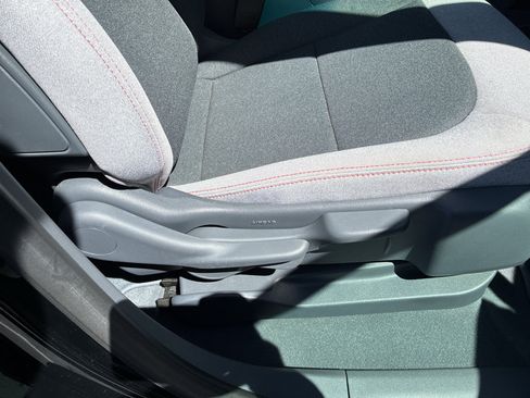 Used 2018 Chevrolet Bolt LT FWD image 50