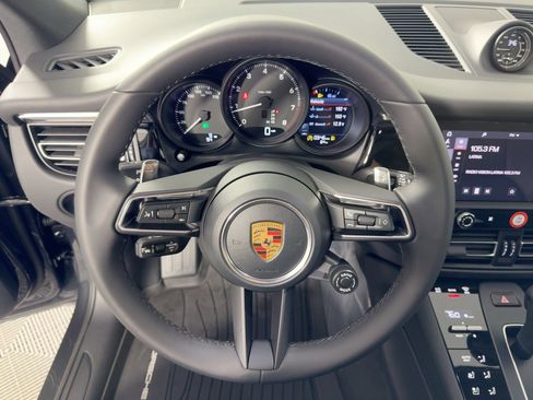 Certified 2026 Porsche Macan AWD/4WD image 11