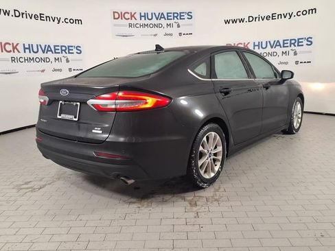 Used 2020 Ford Fusion SE image 4
