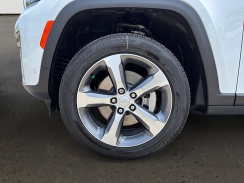 New 2026 Jeep Grand Cherokee L Limited w/ Luxury Tech Group II AWD/4WD image 10