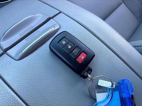 Used 2019 Toyota Highlander Limited Platinum AWD/4WD image 30
