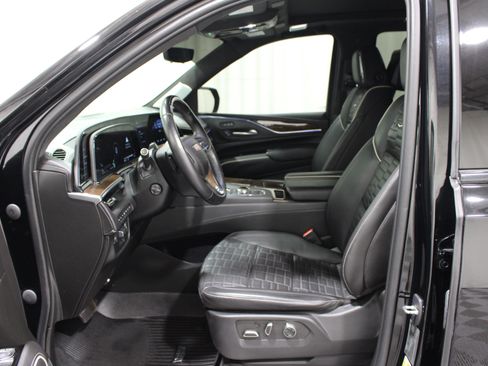 Certified 2023 Cadillac Escalade Sport Platinum w/ LPO, ONYX Package AWD/4WD image 3