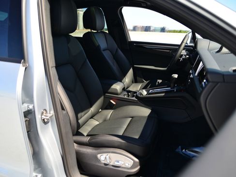 Used 2026 Porsche Macan image 21