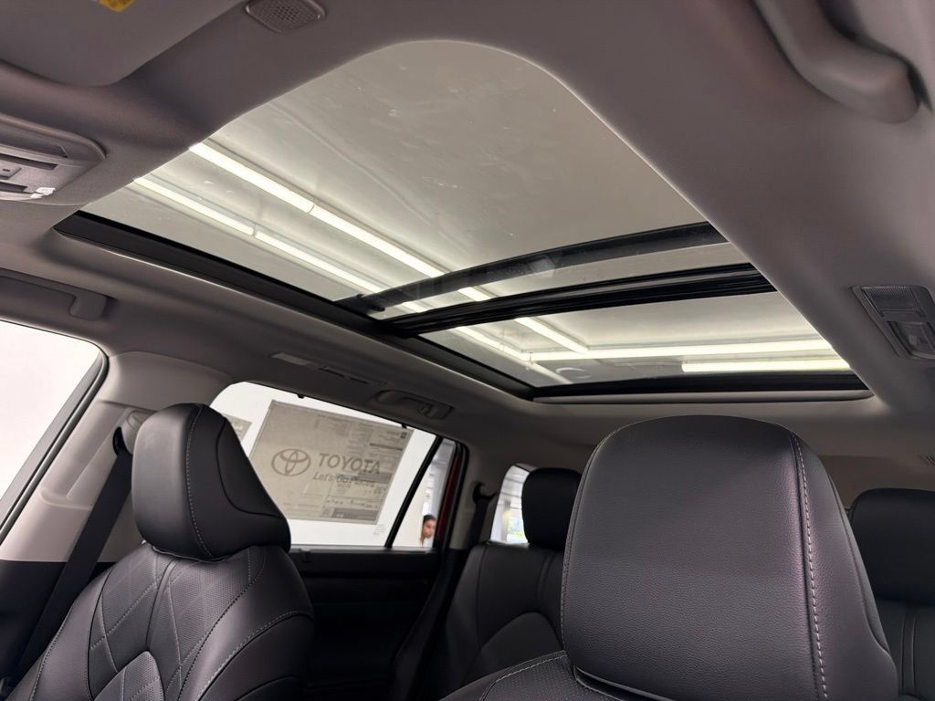 New 2026 Toyota Highlander Platinum AWD/4WD image 21