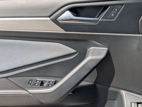 Used 2025 Volkswagen Jetta SE image 24