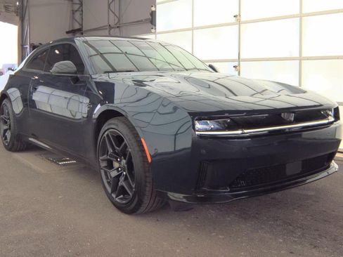 Used 2024 Dodge Charger R/T w/ Plus Group image 2