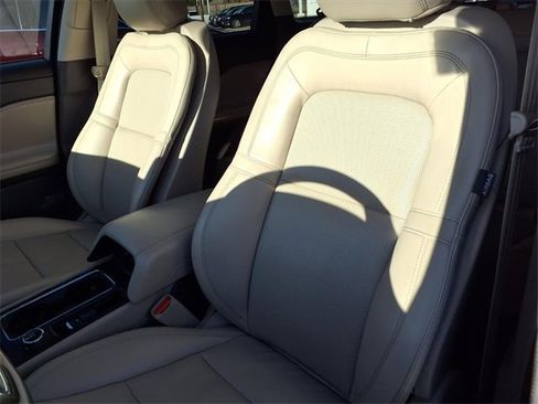 Certified 2022 Lincoln Corsair AWD w/ Equipment Group 101A image 6