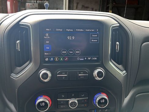 Used 2022 GMC Sierra 3500 Denali w/ Denali Ultimate Package AWD/4WD image 25