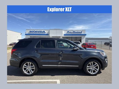 Used 2017 Ford Explorer XLT w/ Equipment Group 202A image 1
