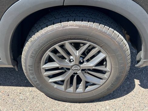 Used 2023 Nissan Rogue S AWD/4WD image 9