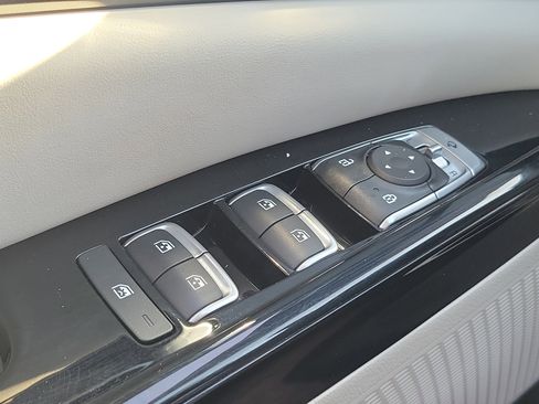 Used 2023 Kia Carnival SX Prestige image 32