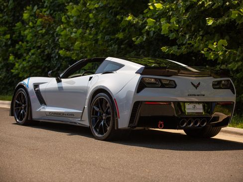 Used 2018 Chevrolet Corvette Z06 w/ Carbon 65 Edition RWD image 2