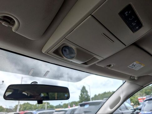 Used 2015 Dodge Grand Caravan SXT image 19