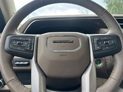 Used 2023 GMC Yukon XL Denali image 24