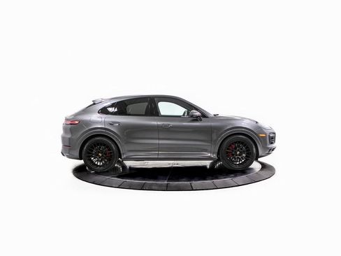 Certified 2022 Porsche Cayenne GTS image 8